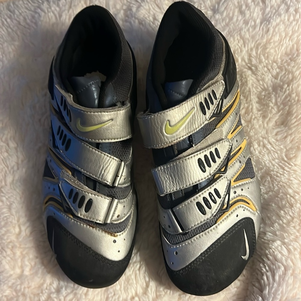 Nike cycle shoes with clips size Eur 41.  USA 9.5